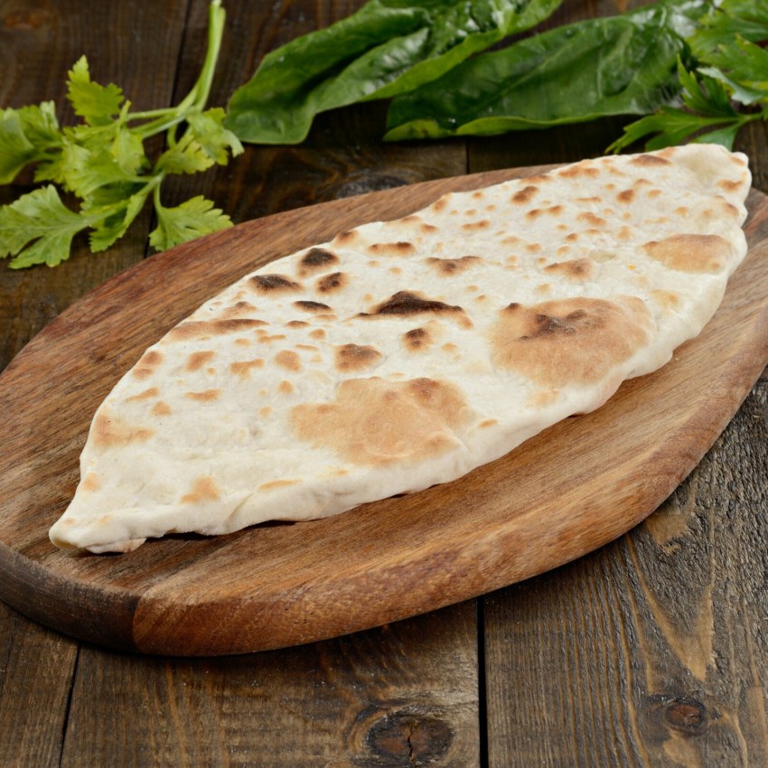 Кутабы из слоеного теста с зеленью