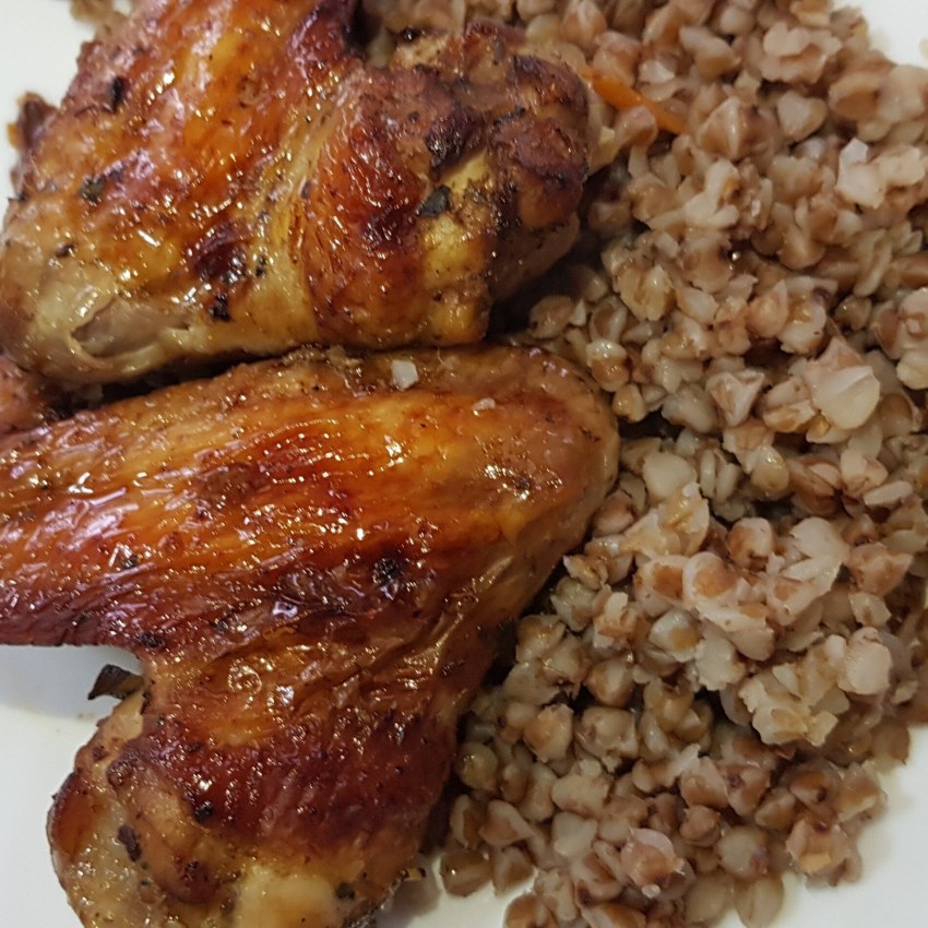 Голени подливе с гречкой