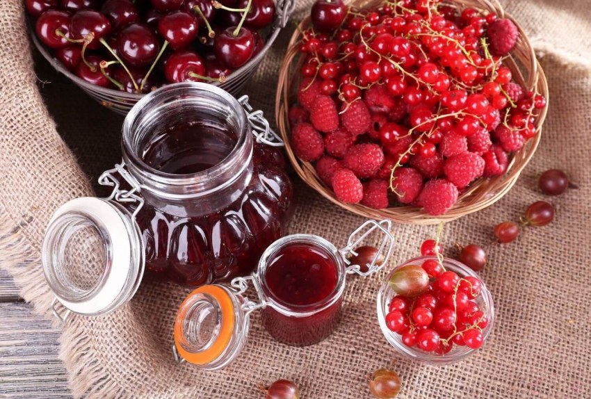 Крыжовник малина и вишня