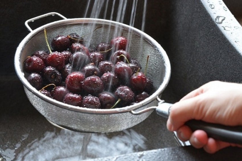 Компот из черешни и малины