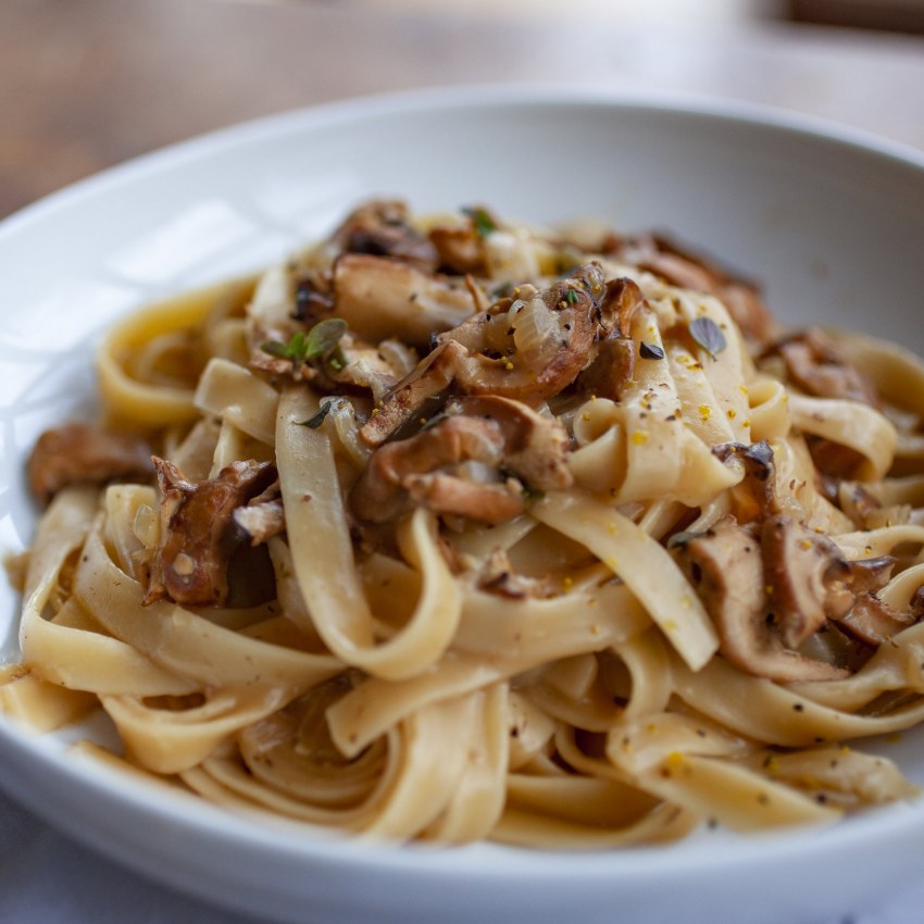 Паста болоньезе с шампиньонами