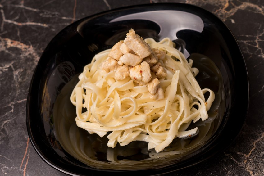 Макароны "пенне" с курицей по-мексикански