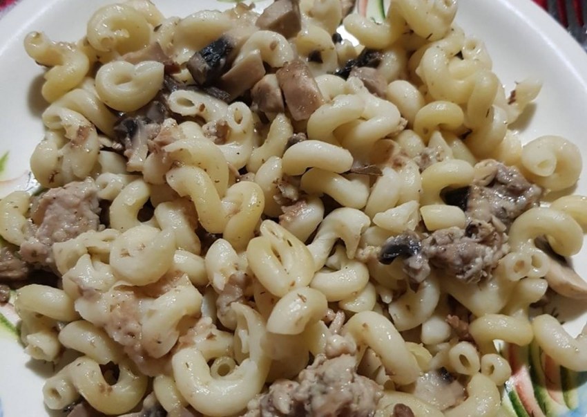 Макароны с грибным соусом из сметаны