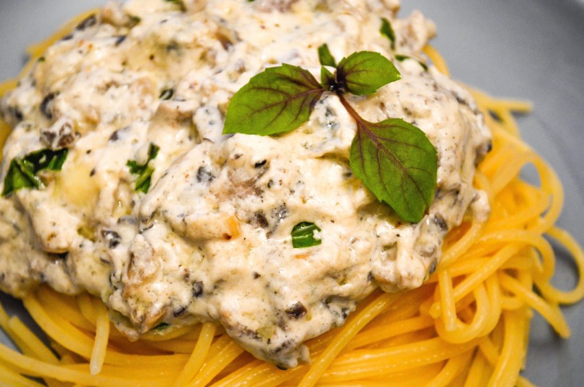 Макароны с грибами в сметанном соусе