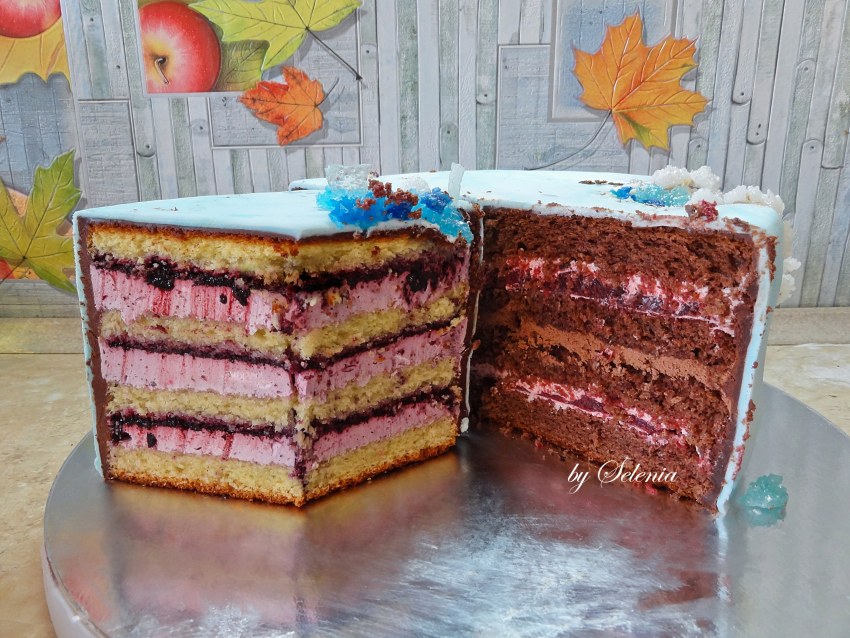 Клубнично маковый торт