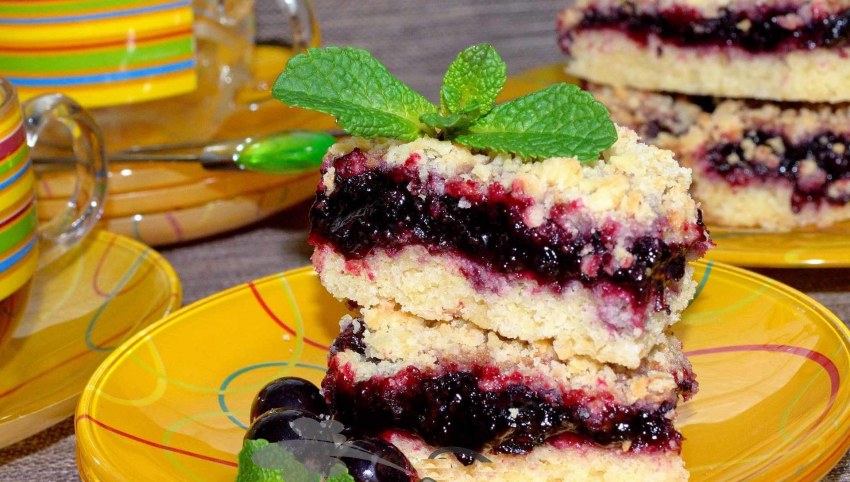 Пирожное со смородиной