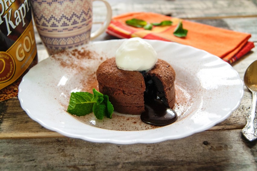 Шоколадный фондан с мороженым