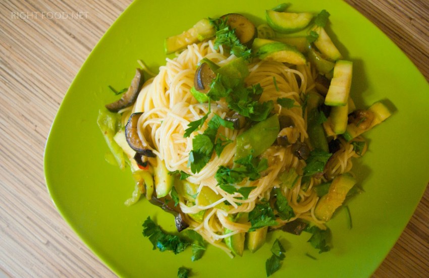 Паста с цукини и помидорами черри