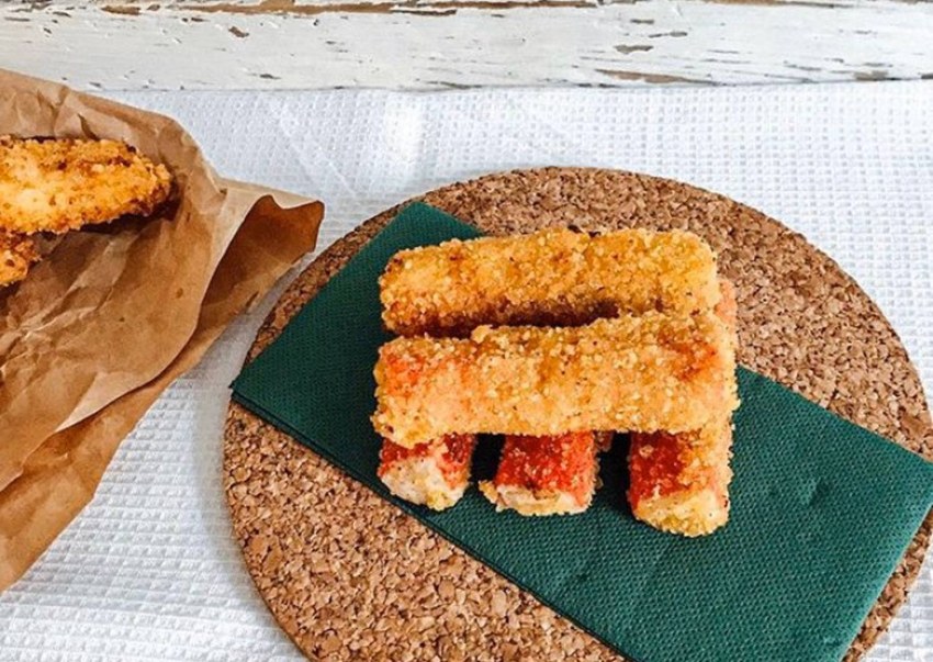 Крабовые палочки с сырной начинкой