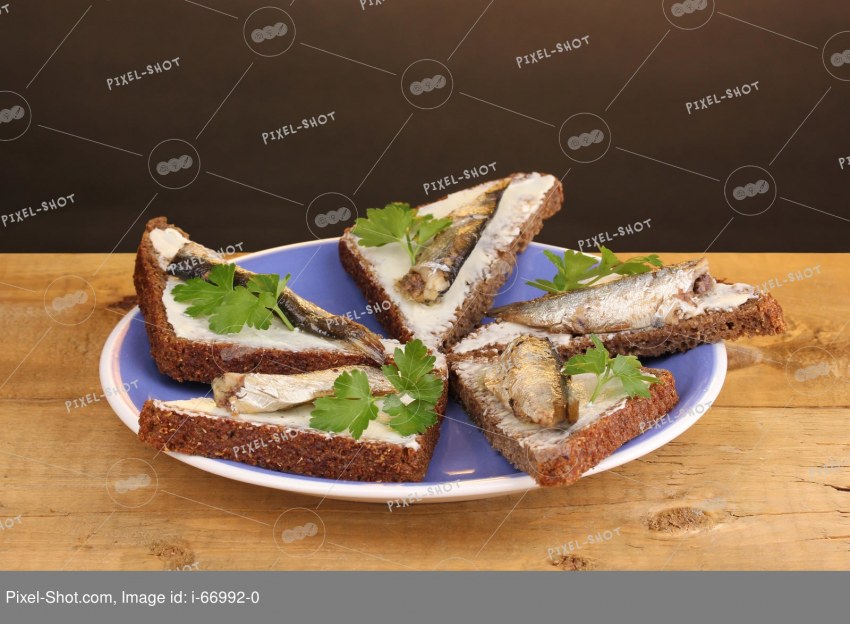 Бутерброды со шпротами на 23 февраля