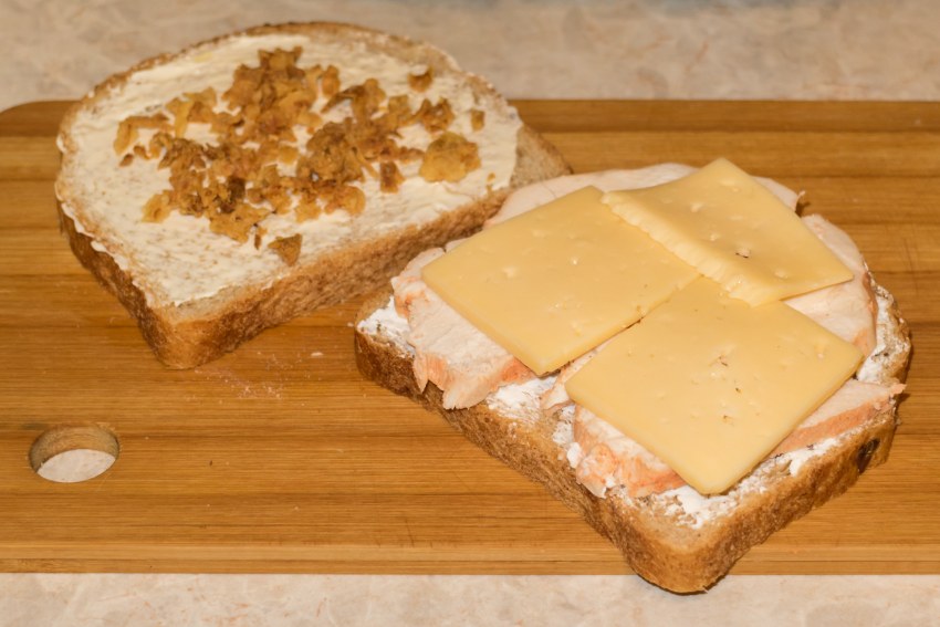 Выпечка с арахисовыми лепестками