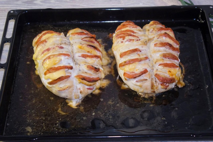 Куриная грудка с помидорами и сыром