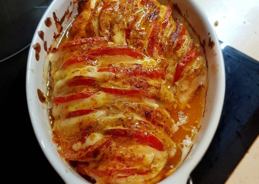 Курица гармошка с помидорами и сыром в духовке
