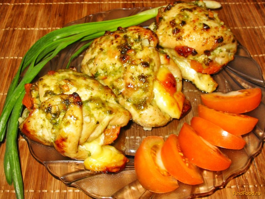 Картофель гармошкой с помидором и беконом