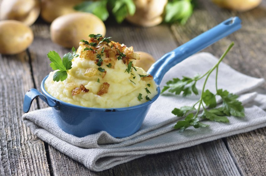 Пюре со шкварками и луком