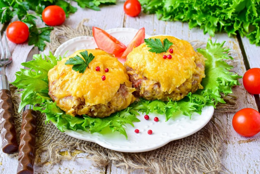 Стожки из фарша с тертым картофелем