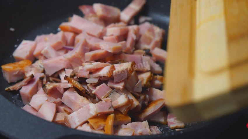 Ветчина на сковороде