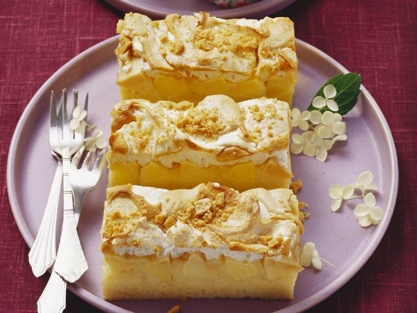 Манник на кефире с яблоками в духовке