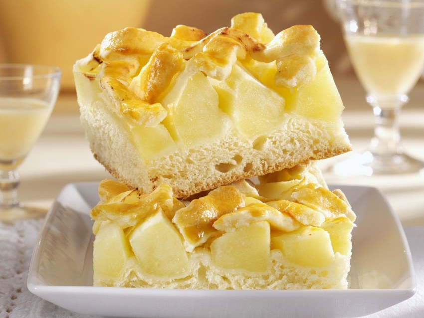 Apfelkuchen (яблочный пирог)
