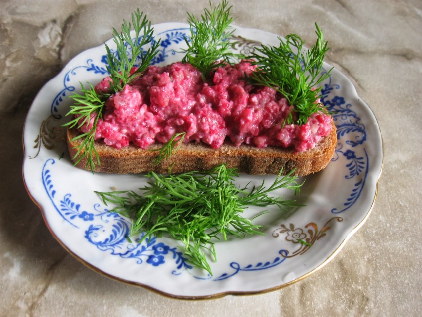 Сельдь рубленая с гарниром