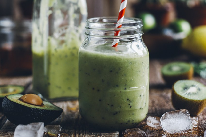 Смузи с авокадо и сельдереем