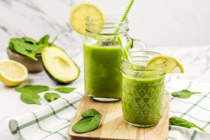 Смузи с авокадо и шпинатом