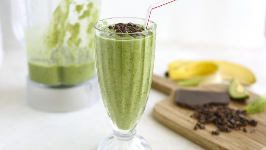 Смузи из авокадо и шпината