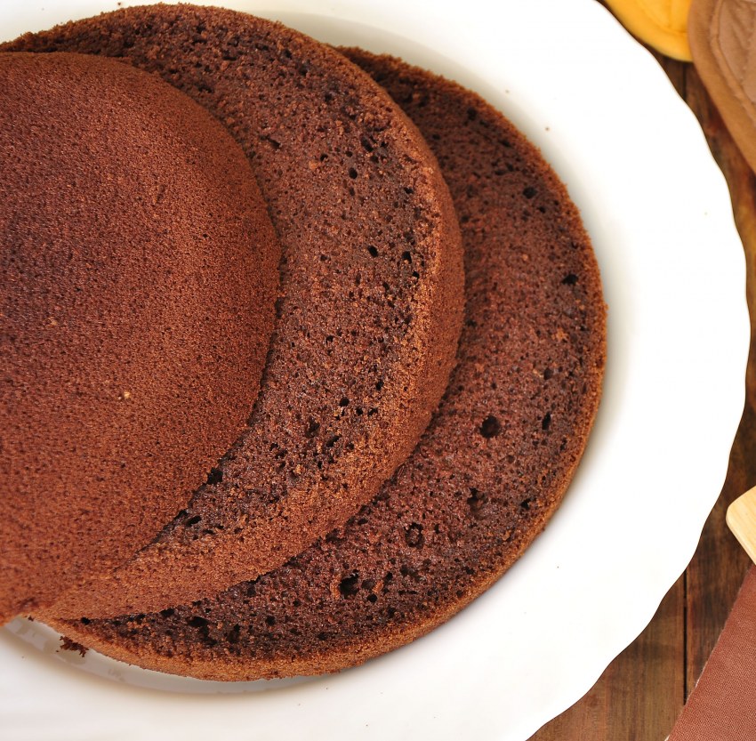 Шоколадный бисквит со сгущенкой