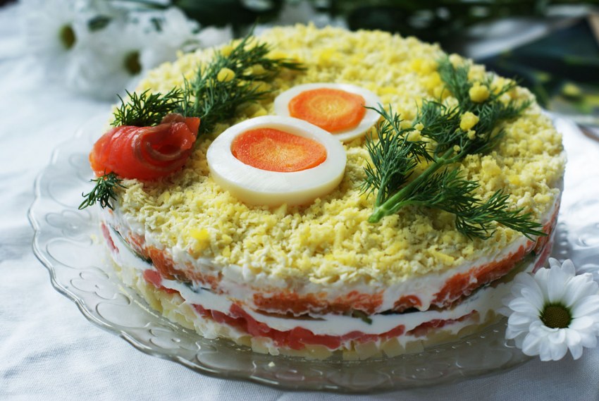 Слоеный салат Мимоза