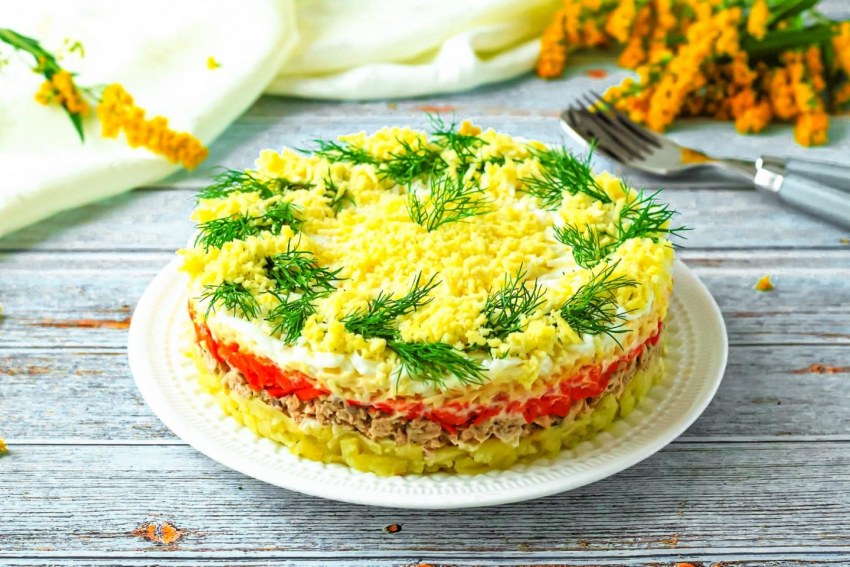 Салат Мимоза со скумбрией