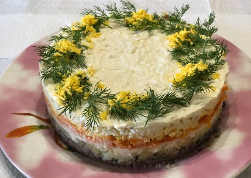 Рыбный салат Мимоза с горбушей