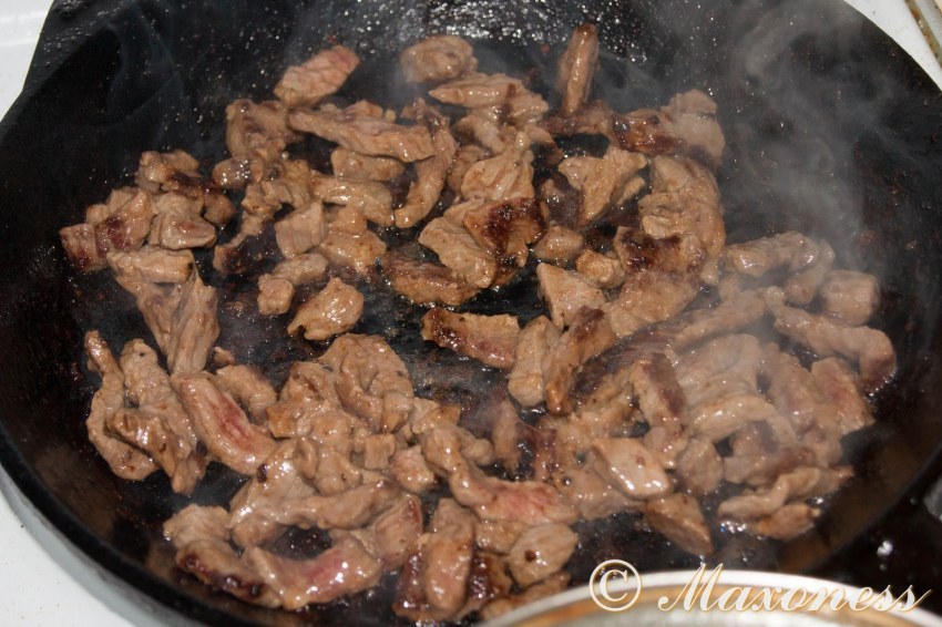 Печень тушеная с овощами