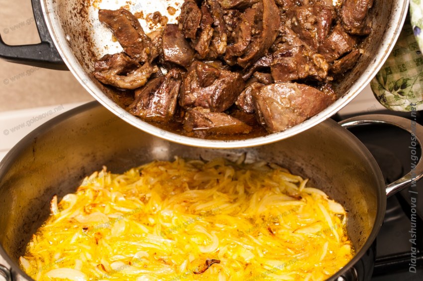 Печень свиная жареная на сковороде