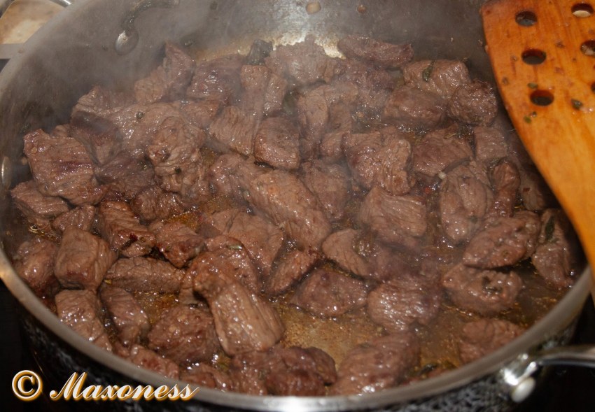 Куриные сердечки с луком