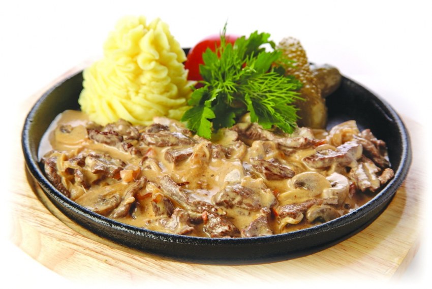 Бефстроганов из говядины с грибами шампиньонами
