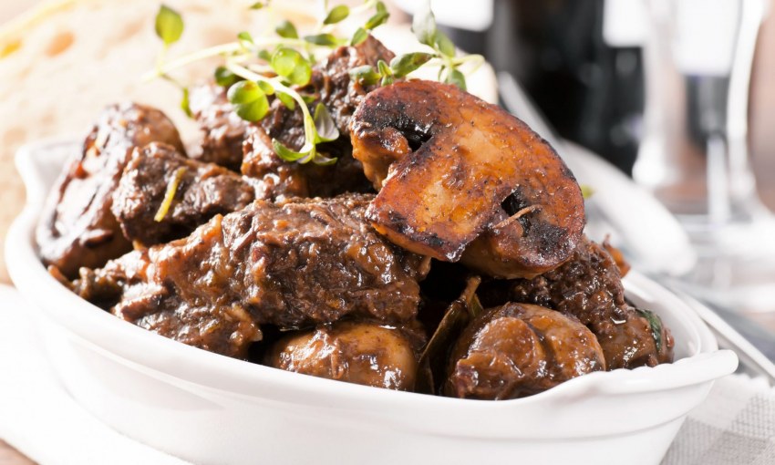 Свинина тушеная с грибами