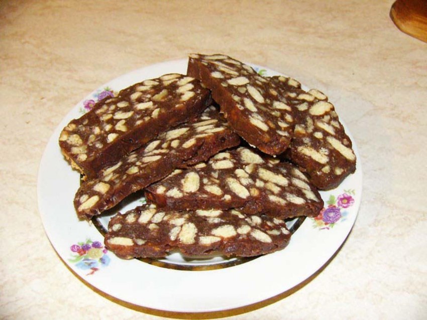 Рулет из печенья колбаска