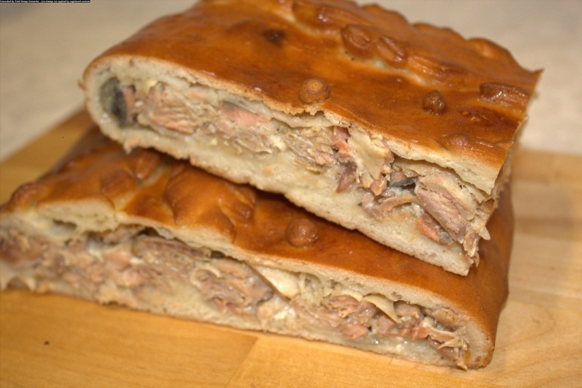 Рыбный пирог из слоеного теста