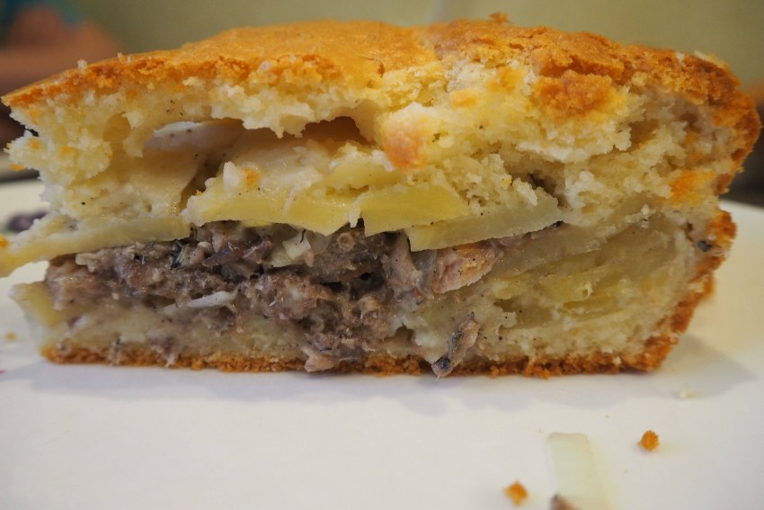 Заливной пирог с сайрой