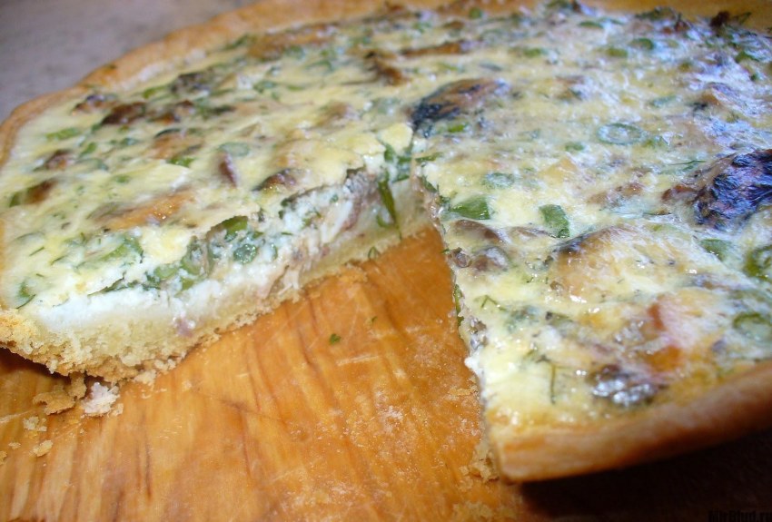 Пирог с консервой рыбной и рисом