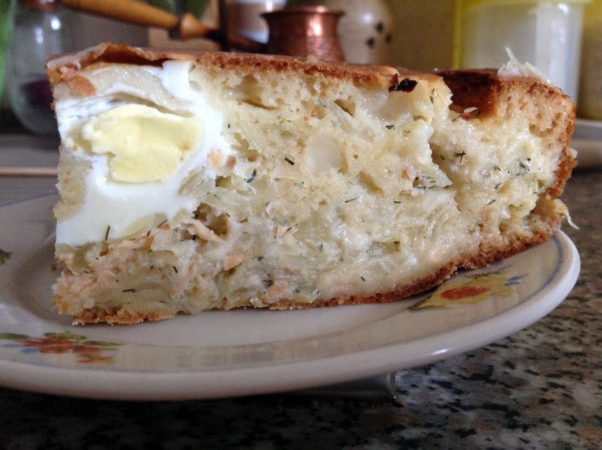 Заливной пирог с рыбными консервами и капустой