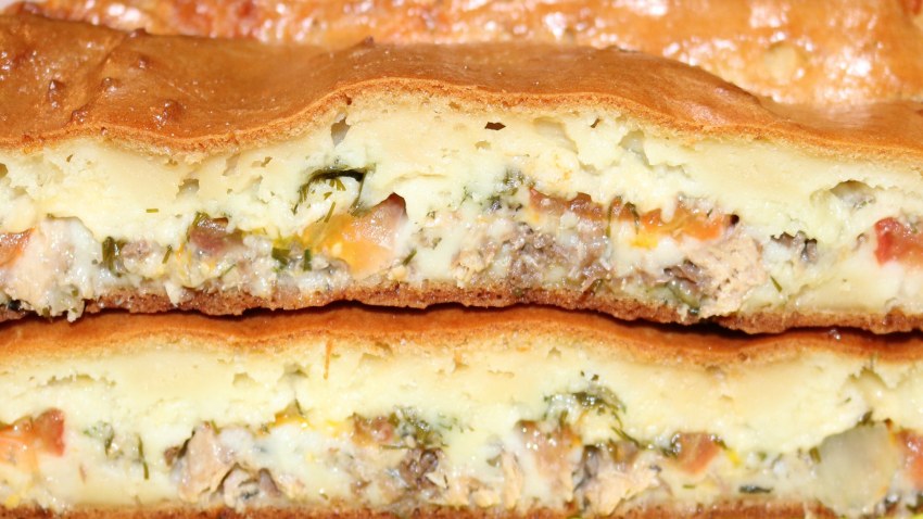 Заливной пирог с рыбными консервами на майонезе