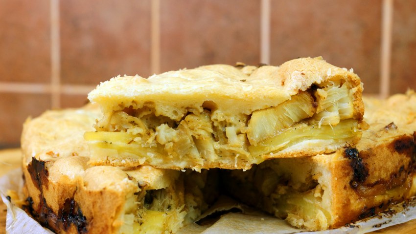 Пирог с консервами сайра