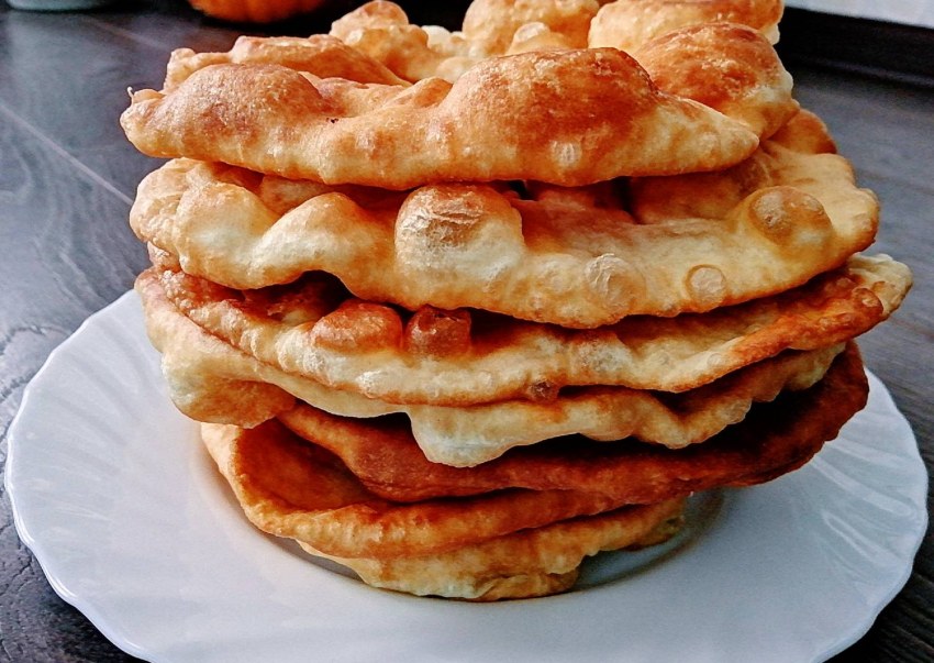 Лепёшки на кефире на сковороде пышные