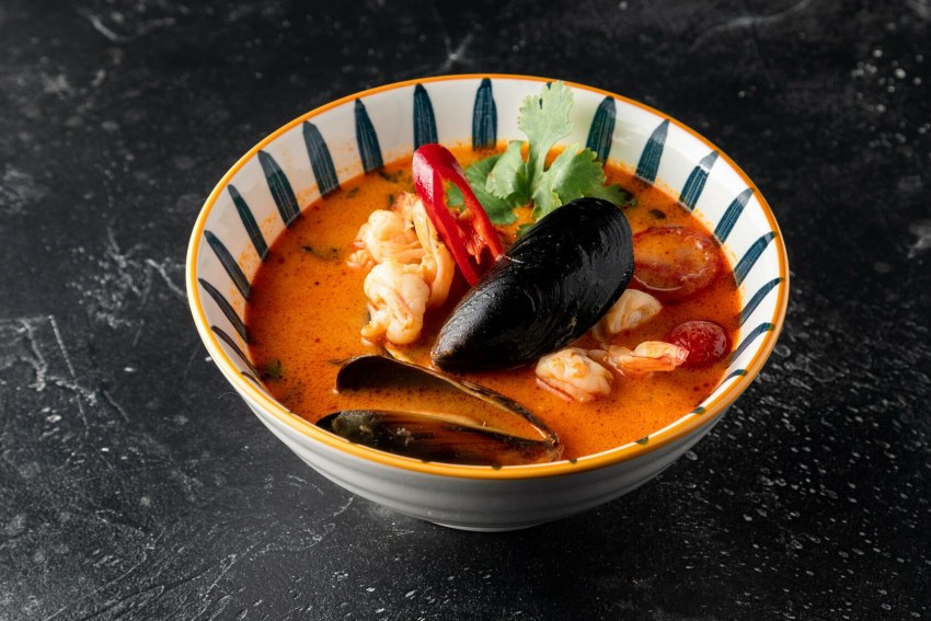 • Рис с морепродуктами в соусе том ям