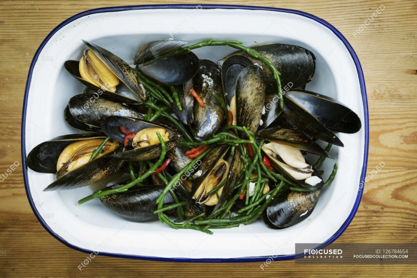 Мидии томленые в белом вине