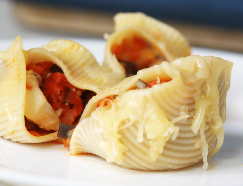 Лумаконе из фарша с соусом