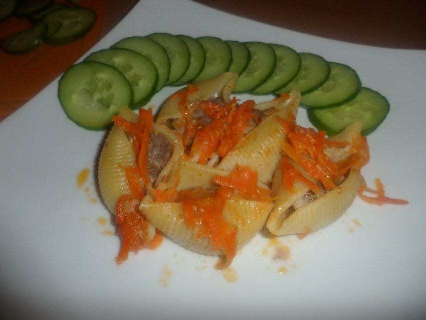 Лумакони фаршированные фаршем