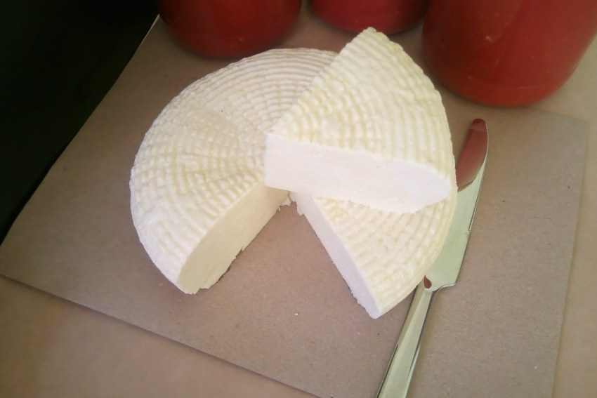 Белый сыр адыгейский