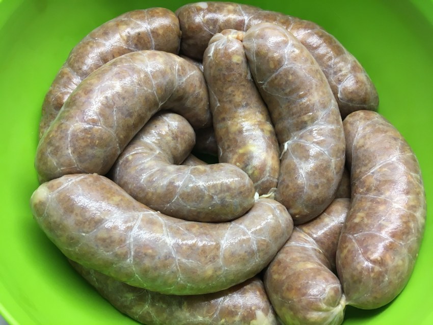 Подсушенная домашняя колбаска